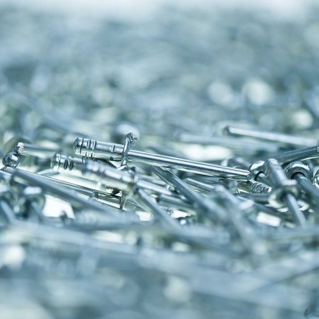 dinh-rut-rivet-chat-lieu